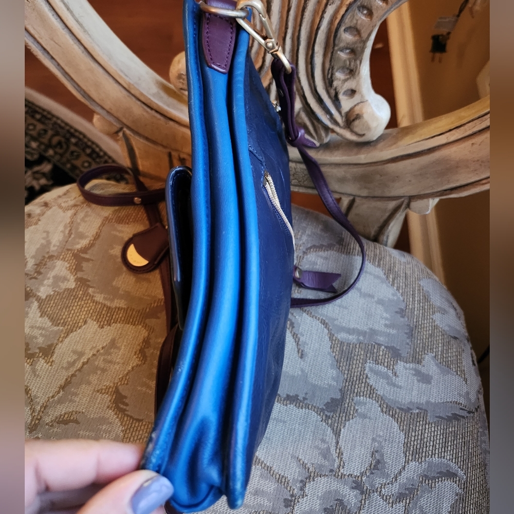 TAHARI blue leather crossbody bag - Picture 8 of 9